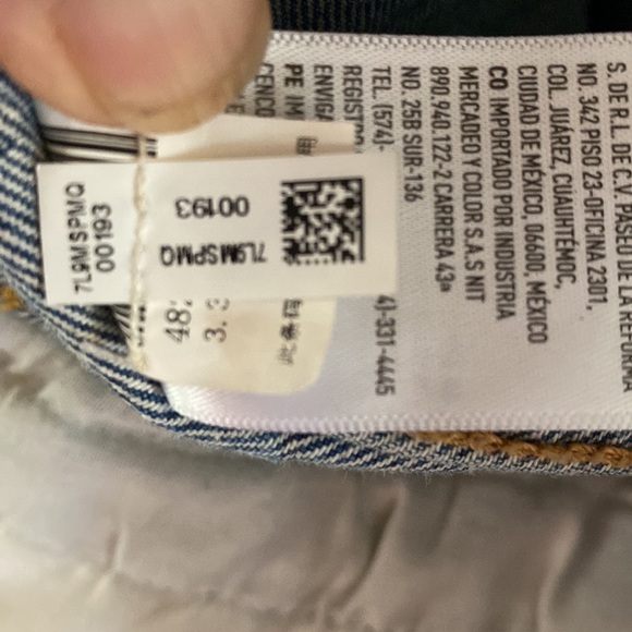 American Eagle destroyed jean jacket - Picture 8 of 9